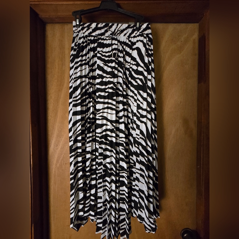 Express Tiger Print Pleated Skirt
